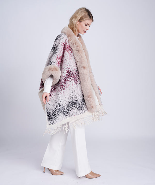 Alma - Taupe abstrakter gedruckter Wrap mit Kunstpelzverkleidung