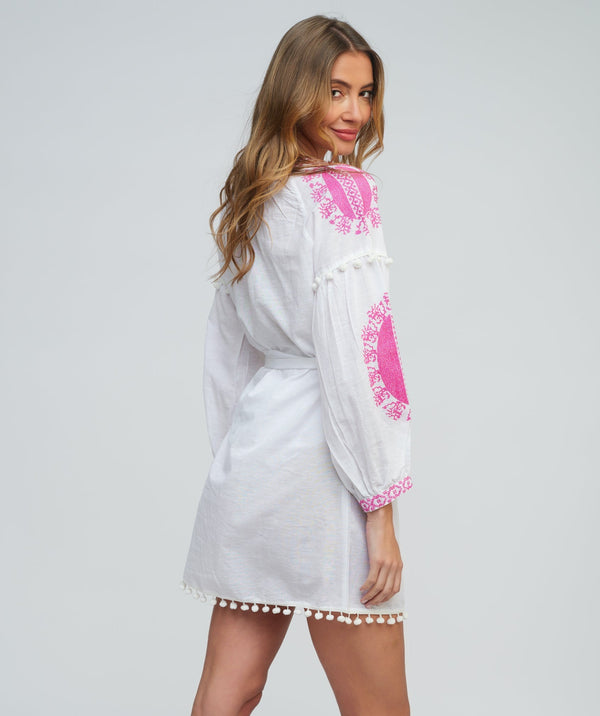 Amara - Túnica de algodón bordado blanco/rosa con mangas largas y detalles de borla