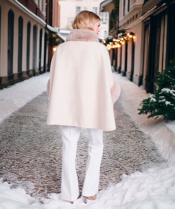 Ariana - Beige Faux Wildleder Wrap mit Plüsch -Faux -Pelz -Trimm