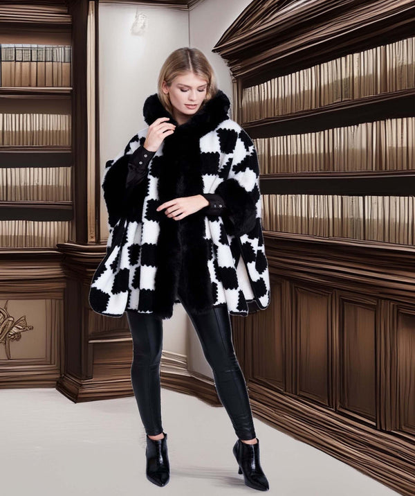 Ashlee - Avvolgimento in maglia testurizzata nera/crema con collare in finta pelliccia