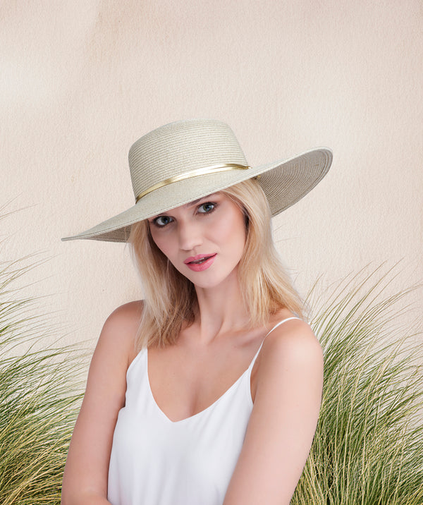 DeAndra - bleek goud geweven stro Summer Fedora