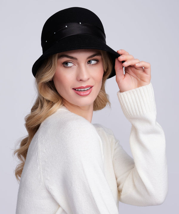 Estelle - schwarzer Wollcloche -Hut mit Perlen