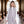 Hallie - Silver Shimmer Occasion Buff con franjas de plumas