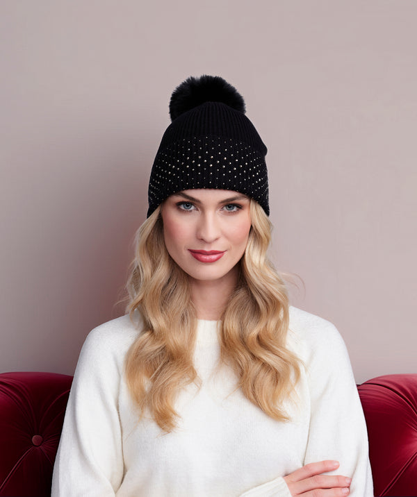 Maeve - Black Beanie Hat met faux bontpom pom en verfraaiing