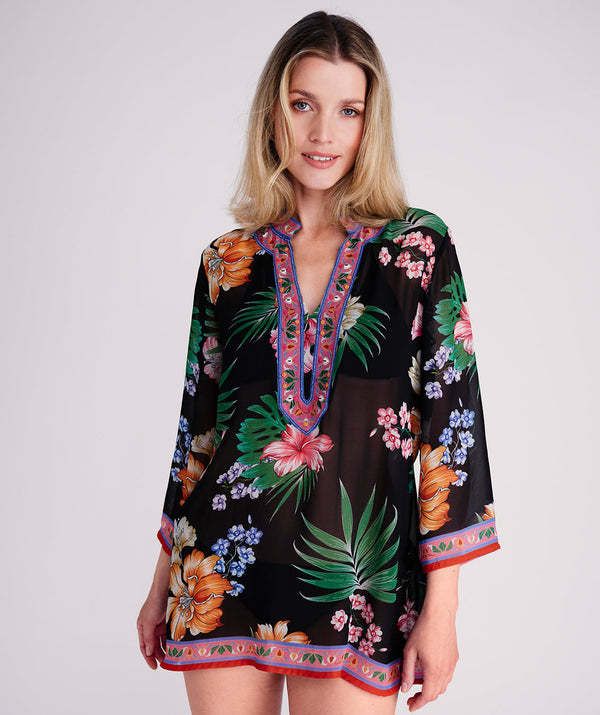 Murcia – Strandtunika mit tropischem Print in Schwarz und Rosa