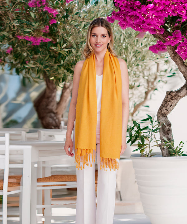 PIA - Pashmina italiana de mostaza con franjas retorcidas
