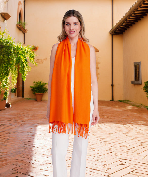 PIA - Pashmina italiana naranja con flecos retorcidos