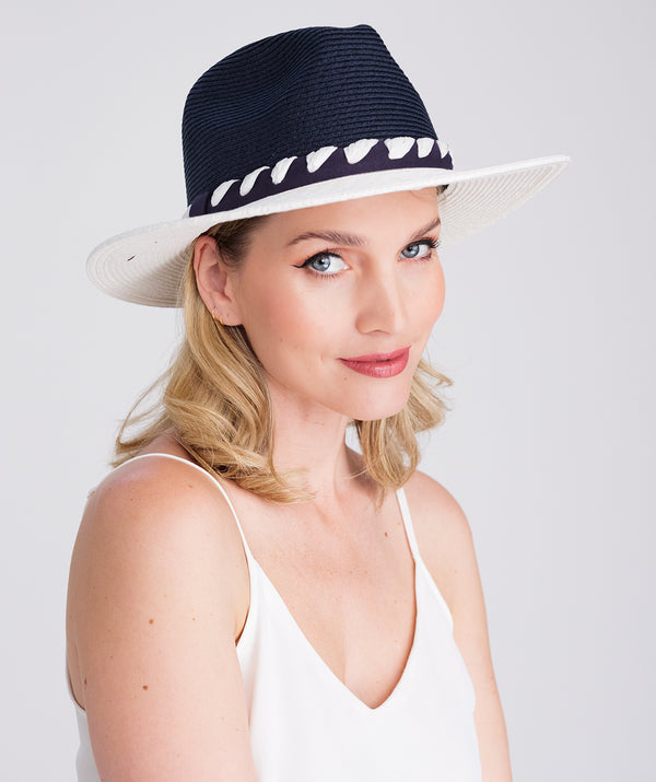 Marine und weißer Stroh Fedora Hut