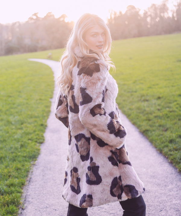 Valentina - Cappotto in pelliccia sintetica con stampa animalier color cammello