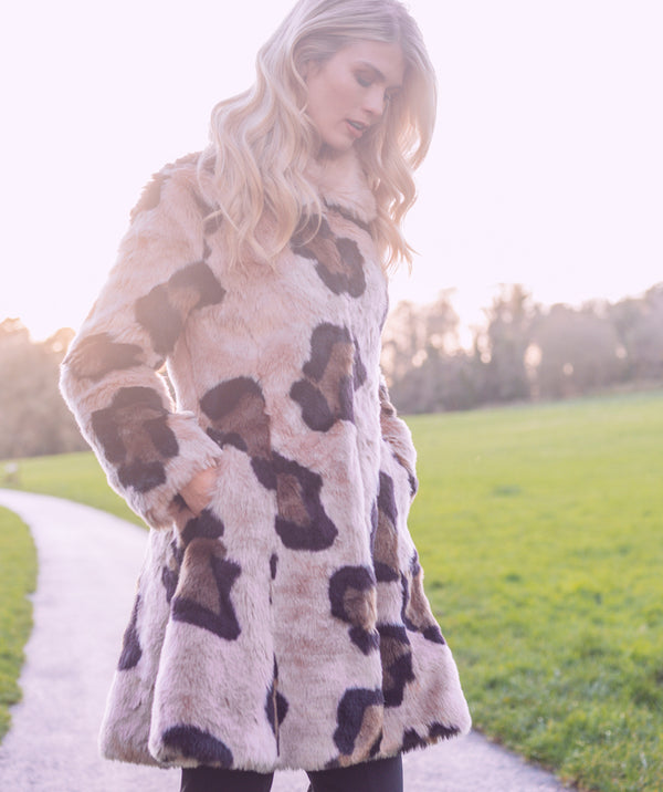 Valentina - Cappotto in pelliccia sintetica con stampa animalier color cammello