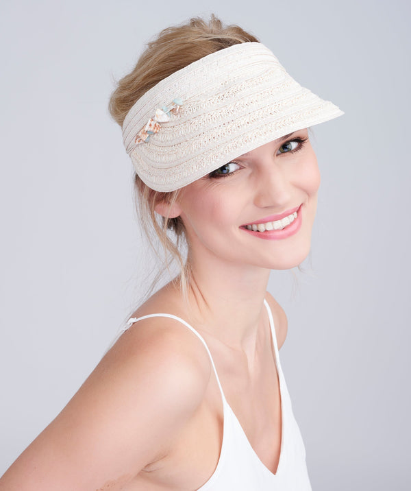 Blush vizier met shell bead -verfraaiing en papieren rietje