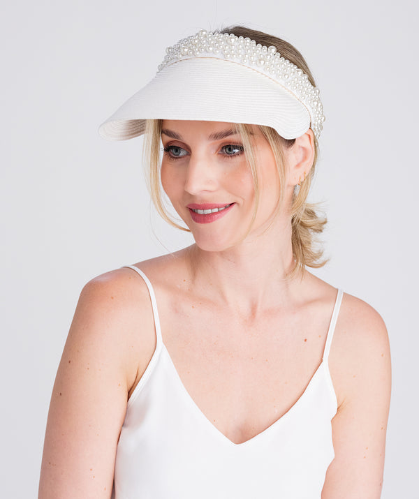 Verity – Strohvisier mit Perlenbesatz