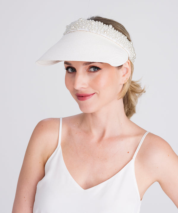 Verity – Strohvisier mit Perlenbesatz