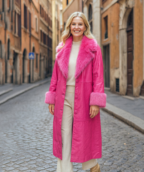 Marmormantel mit Kunstpelzbesatz